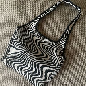 NWT BLACK/WHITE SWIRL HALTER TOP